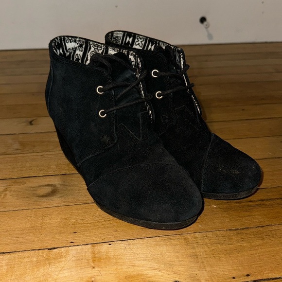 Black TOMS Wedge Booties - Picture 1 of 4